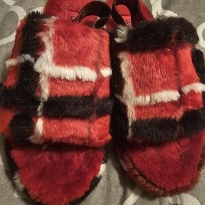 Womams size 7 fluffy UGG slippers [worn 2 times/New condition]